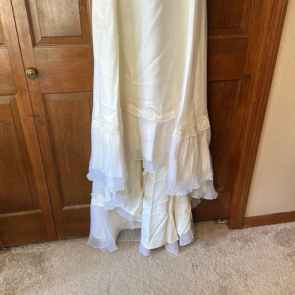 Vintage Wedding Dress - Picture 3 of 9